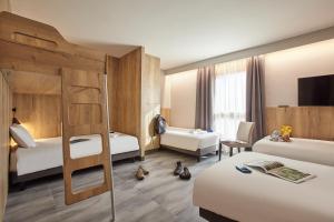 Hotels Hotel Mercure Chateau de Fontainebleau : Chambre CO - 5 Personnes