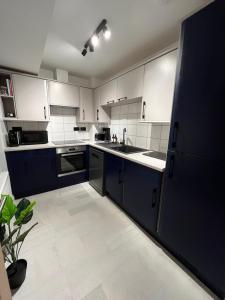 The Gallery - Town Centre - Beach 5 Minute Walk - Superfast WiFi - Outdoor Terrace - Sleeps up to 6 - Netflix - Contractor Friendly - Short & Long Stays - Coffee Machine