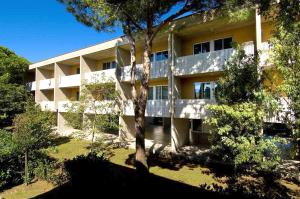 Coastal comfort flat just 400m from the beach