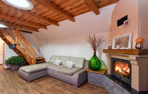 Cozy Home In Vukovoj With Wi-Fi