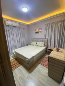 Cozy king bed in 6 of October city