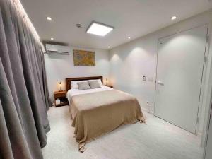 Comma 2, Cozy Semi-basement