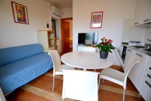 Beachfront modern flat with sea view