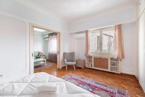Athenian Gate Residence to Plaka