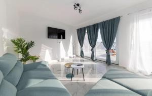 Amazing Apartment In Petrcane With Wifi 