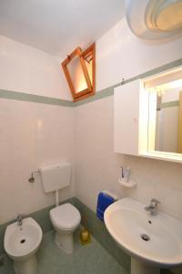 Sunny apartment right by the beach