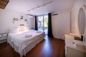Villas 06V - Beautiful villa with spa pool and tennis : photos des chambres