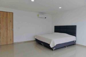 Espectacular casa en oferta con piscina privada y vista al mar