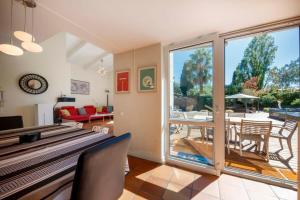 Villas 06V - Beautiful villa with spa pool and tennis : photos des chambres