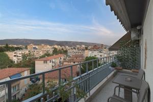 Sunny Central Luxury 50 sm with balcony view 4th floor