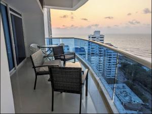 Hermoso apartamento con vista al mar AC Hot watter Gym Jacuzzy, pool 1608