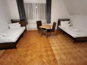 Haus mit 4x Zimmern und mit Garten
