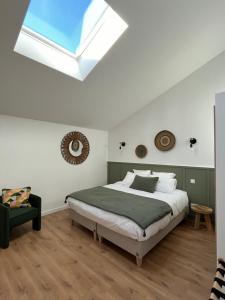 Maisons d'hotes Le Chai : Chambre Double ou Lits Jumeaux avec Salle de Bains Privative