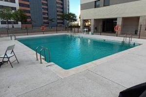 Valdebebas Formula 1 con garaje gimnasio y piscina