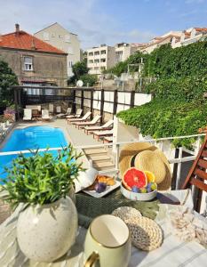 Apartments Miljas 