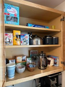 Peaceful Seasonal Wooded Cottage close to everything