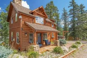 Cabin~Views~Heart of Town~W&D~Fireplace~Kitchen - Woodland Park