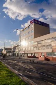 Hotel ByHours Las Américas - Bosa