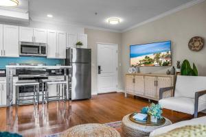 Stylish in Sunny Santa Monica walk to Beach & Pier