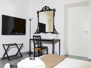Superior Apartment room in Salotto Piramide