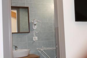 Deluxe Room (2 Adults + 1 Child)
