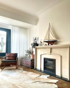 Spacious mid-century design apartment close to the beach & city centre
