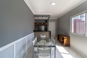 Apto c varanda 600m da orla Centro BC EJF0702