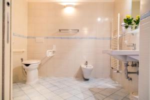 Double Room with Roll-In Shower - Disability Access