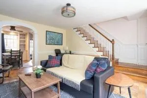 Spacious 4BR CozySuites in Old Town Alexandria - Jefferson Park