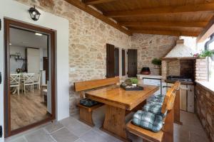 Villa Stonehouse by Briskva