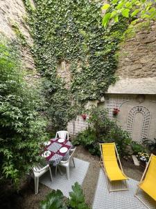 Appartements Tranquil apt with patio, Pezenas historic centre : photos des chambres
