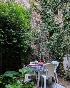 Appartements Tranquil apt with patio, Pezenas historic centre : photos des chambres