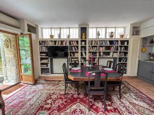 Appartements Tranquil apt with patio, Pezenas historic centre : photos des chambres