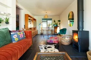 Cheerful Family Friendly Cottage Patio with BBQ - Chartham