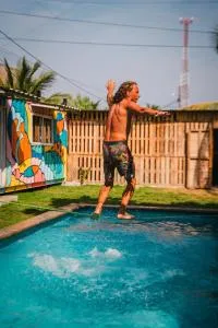 Green Belly Surf Hostel - Sipacate