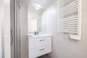 Appartements Queen Riviera : climatisation, parking, terrasse : photos des chambres