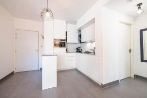 Appartements Queen Riviera : climatisation, parking, terrasse : photos des chambres