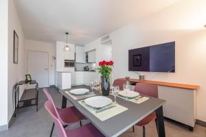 Appartements Queen Riviera : climatisation, parking, terrasse : photos des chambres