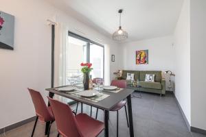 Appartements Queen Riviera : climatisation, parking, terrasse : photos des chambres