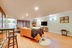 Pittsburgh Couples Retreat about 2 Mi to Downtown!