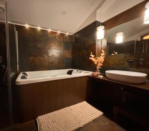 Queen Suite with Spa Bath room in Monte Do Malhao - Art Eco & Spa