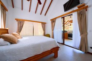 Casa Jeffrey - Beach Escape, Stunning views, Private Pool Steps to Ocean