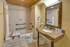 King Room - Mobility Access/Non-Smoking room in Hampton Inn Indianapolis-SW-Plainfield