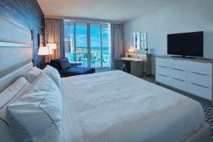 King Room with Balcony - Ocean View room in Hotel Maren Fort Lauderdale Beach Curio Collection By Hilton