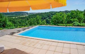 Cozy Home In Montignac With Kitchenette