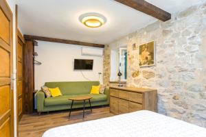 Seaside holiday house Kastel Novi, Kastela - 22292