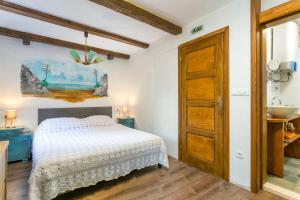 Seaside holiday house Kastel Novi, Kastela - 22292