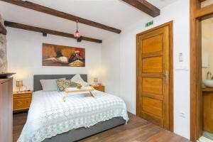 Seaside holiday house Kastel Novi, Kastela - 22292