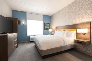 King Studio Suite - Hearing Access room in Home2 Suites by Hilton Leesburg