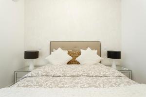 Cortes Apartment in Lisbon Historic Neighborhood